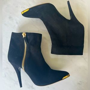 Tabitha Simmons super chic blk boots with gold tone hardware.  Great condition